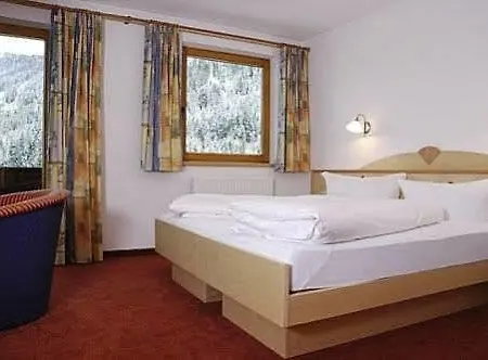 Garni Feuerstein Oda ve Kahvaltı